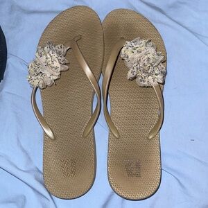 12 flip flops size 10